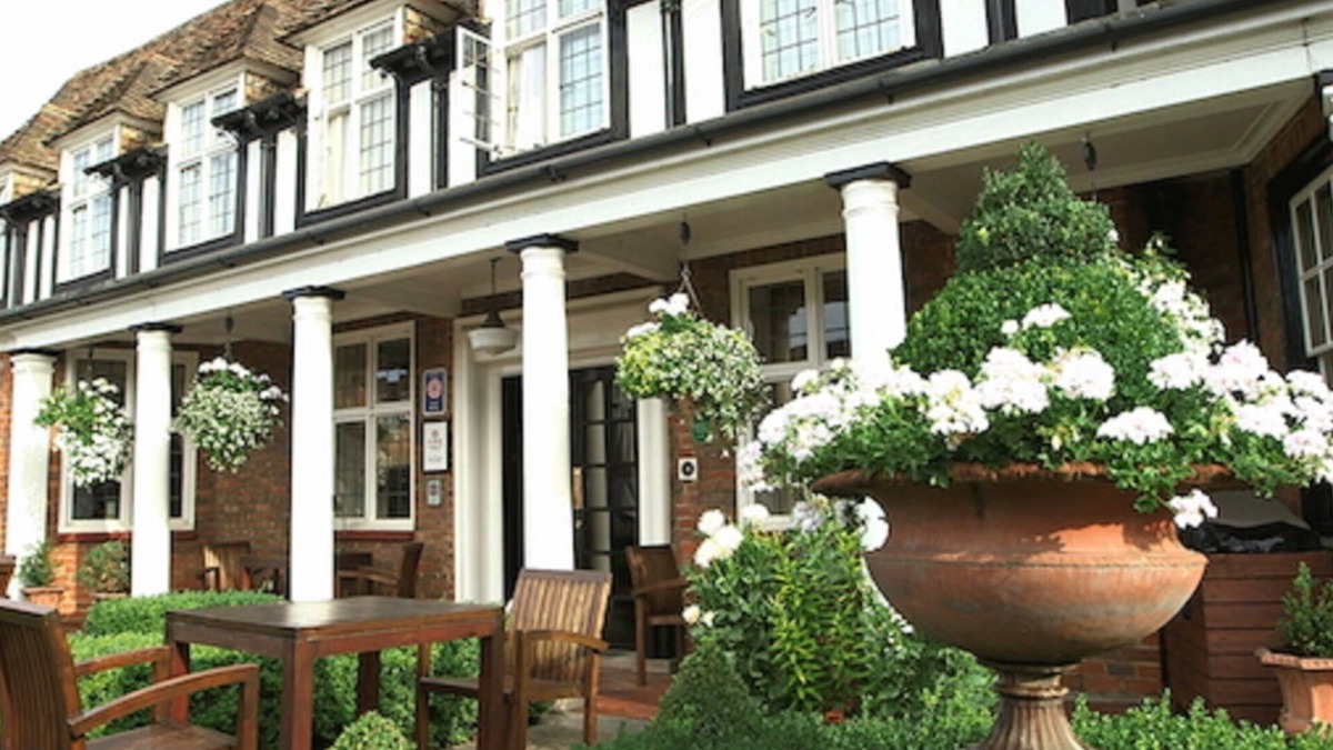 Buckden Cottage | Cosy pet-friendly accommodation with office in beautiful Cambridgeshire village