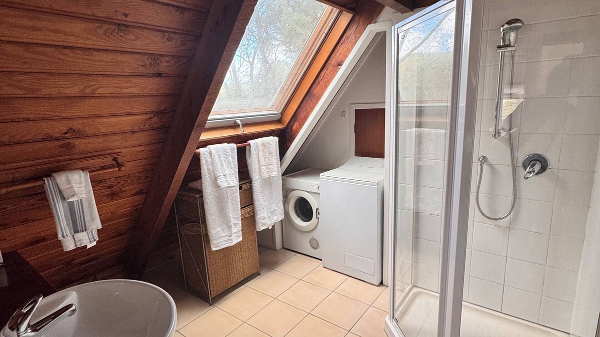 Pakiri House | Cosy private beach house just steps away from the sand. Family and pet-friendly!