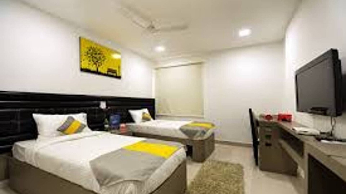 HITEC City House | Cosy Room With Private Bath And Work Desk