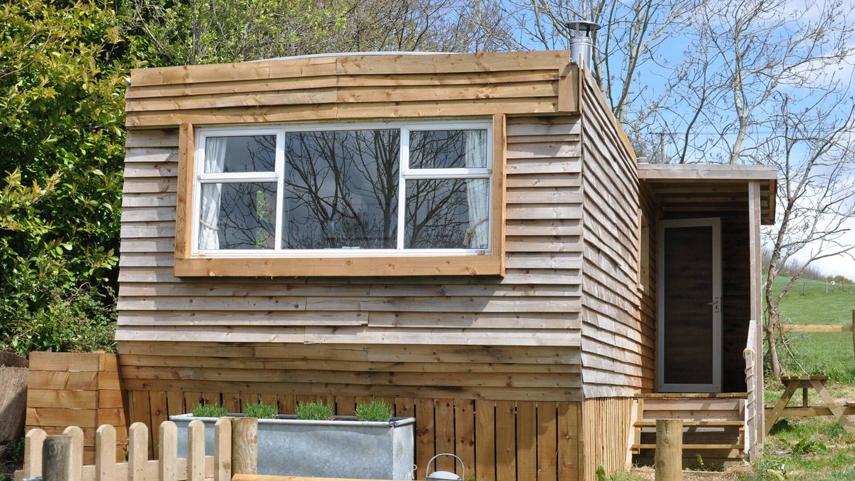 Shaftesbury Cabin | Cosy Rural Lodge at Goldhill Glamping - Sleeps 4