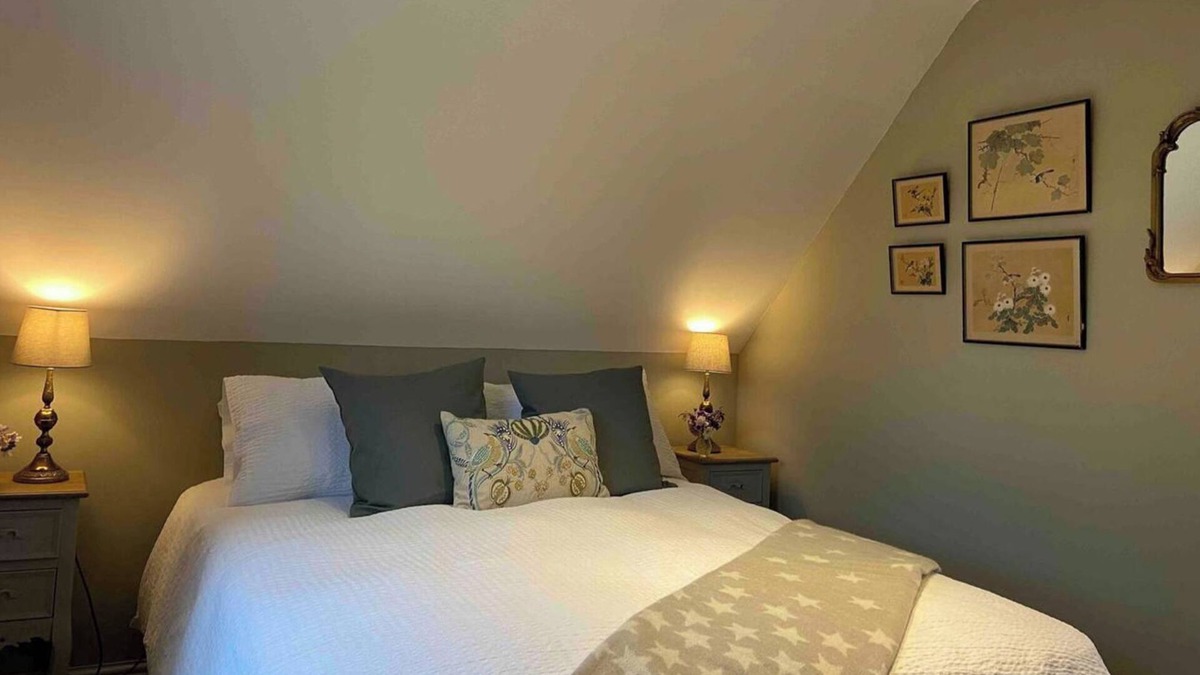 Bottlesford Apartment | Cosy Rural Retreat, Sleeps 3 & PetFriendly