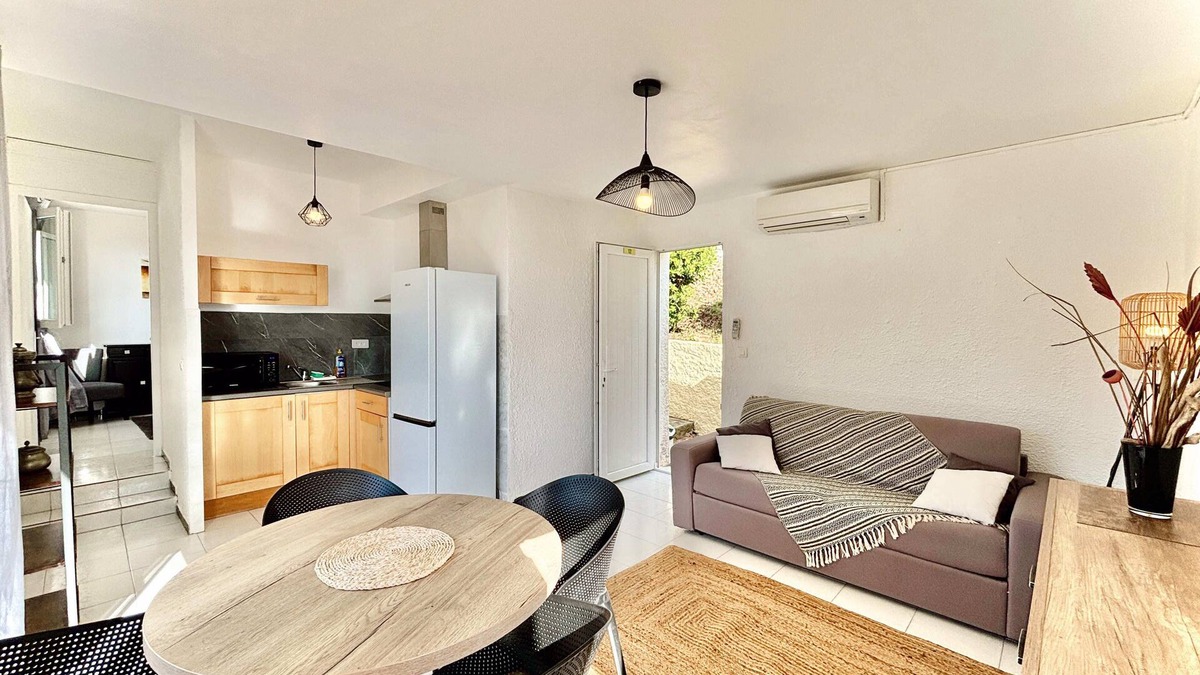 Sari-Solenzara Villa | Cosy sea view villa with pool, gym, and beach 800 meters away