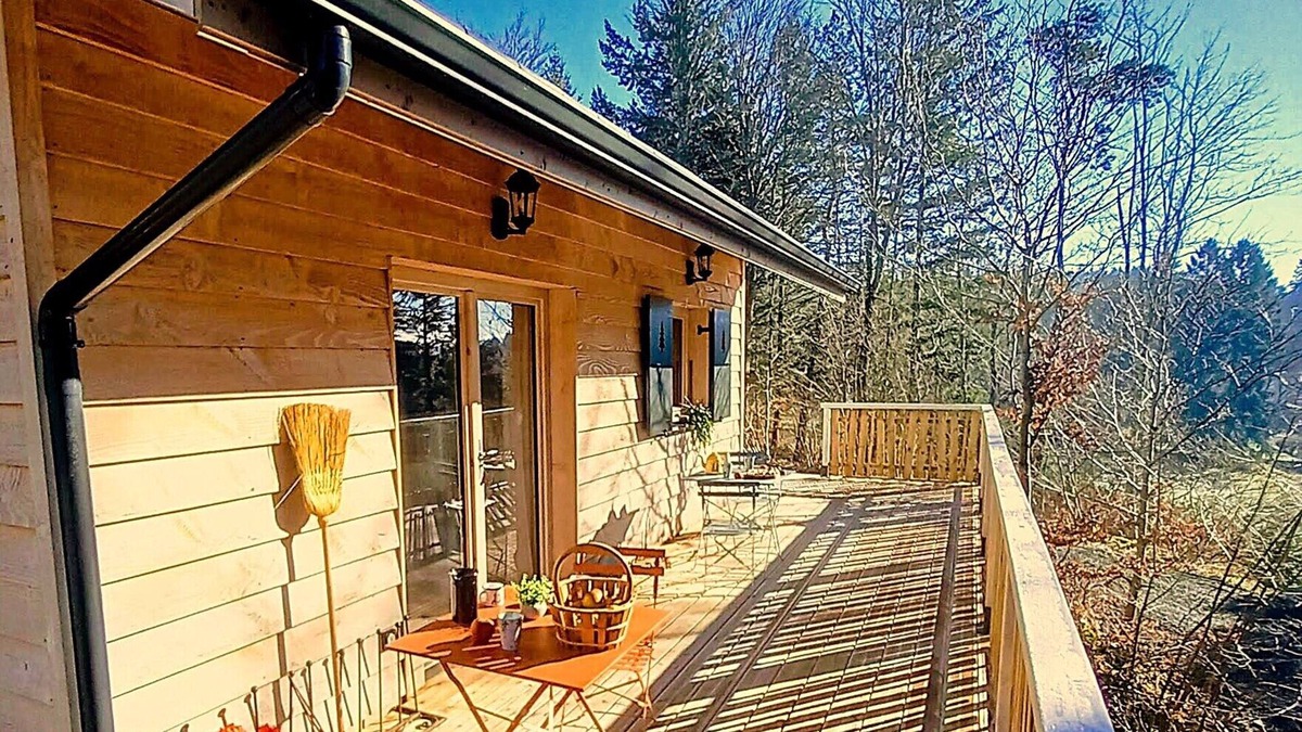 Le Chambon-sur-Lignon Ski Chalet | Cosy self-catering cottage, near the center of Le Chambon-sur-Lignon, on the edge of a forest