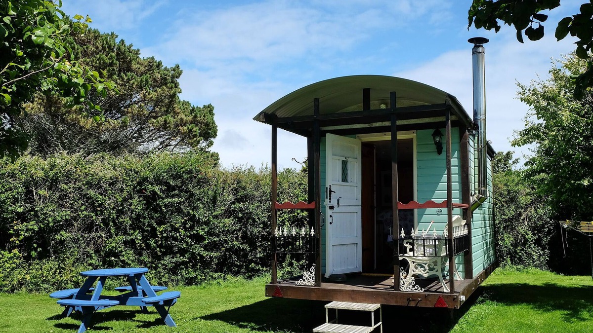 Grade Cabin | Cosy Shepherds Hut nr Kynance cove
