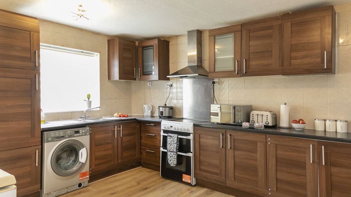 Vange House | *Cosy*Spacious*Wifi*Clean*Close2City*Parking*