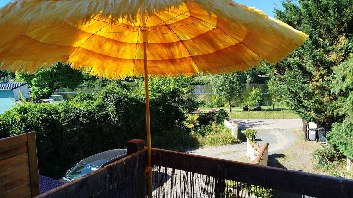 Bellerive-sur-Allier Apartment | Cosy studio on the shores of Lac d'Allier - breathtaking views and natural surroundings