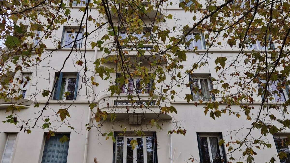 Moulin a Vent Apartment | Cosy studio 2 minutes from T6 tramway and 5 minutes from Métro B stop Debourg.
