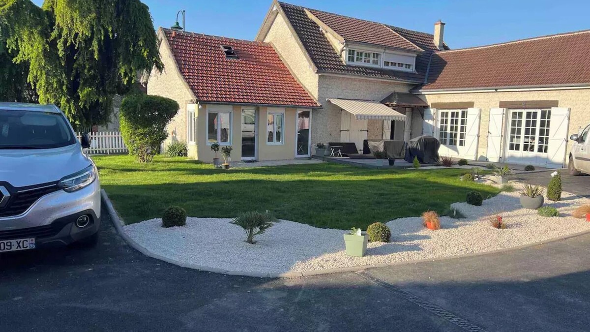 Amblainville Apartment | Cosy Studio 20 m2
