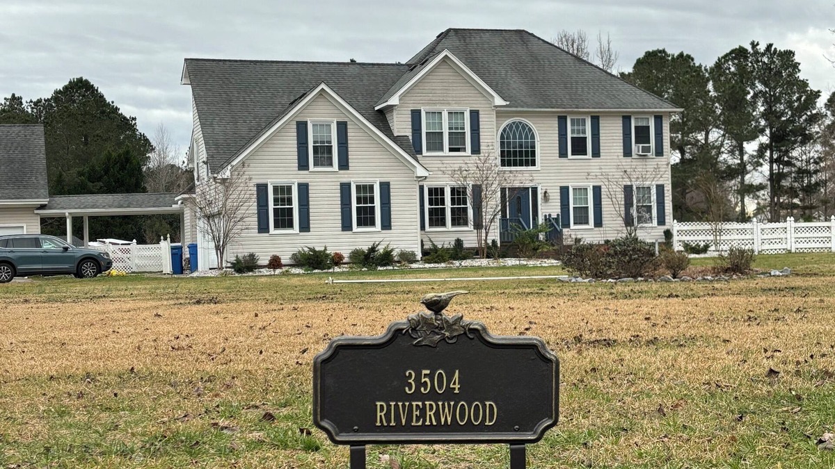 Fentress Apartment | Cosy studio apartment over garage. Half hour from VB - 1 hour from Outerbanks