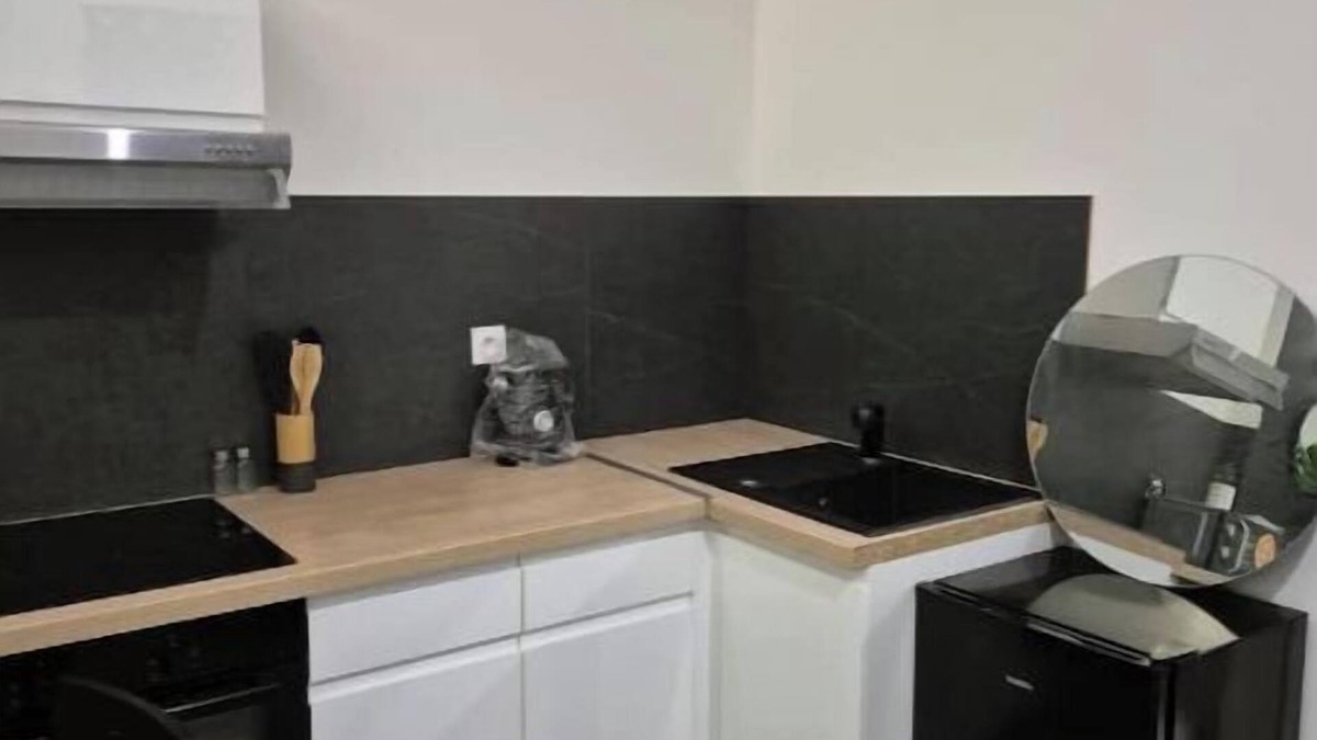 Aiguerelles Apartment | Cosy studio downtown station