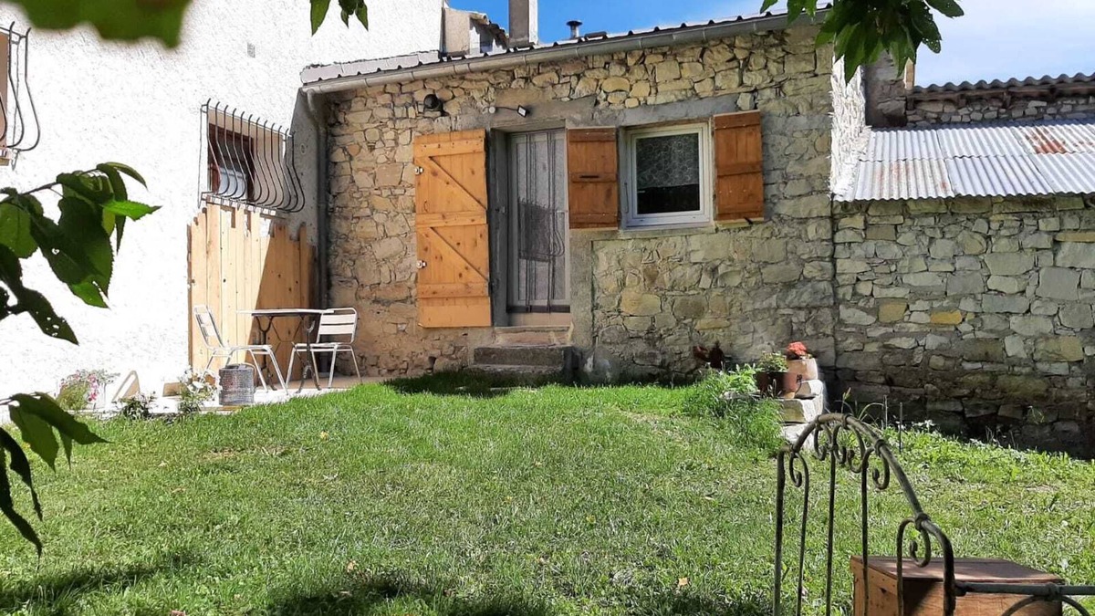 Ubraye Apartment | Cosy studio in a farmhouse