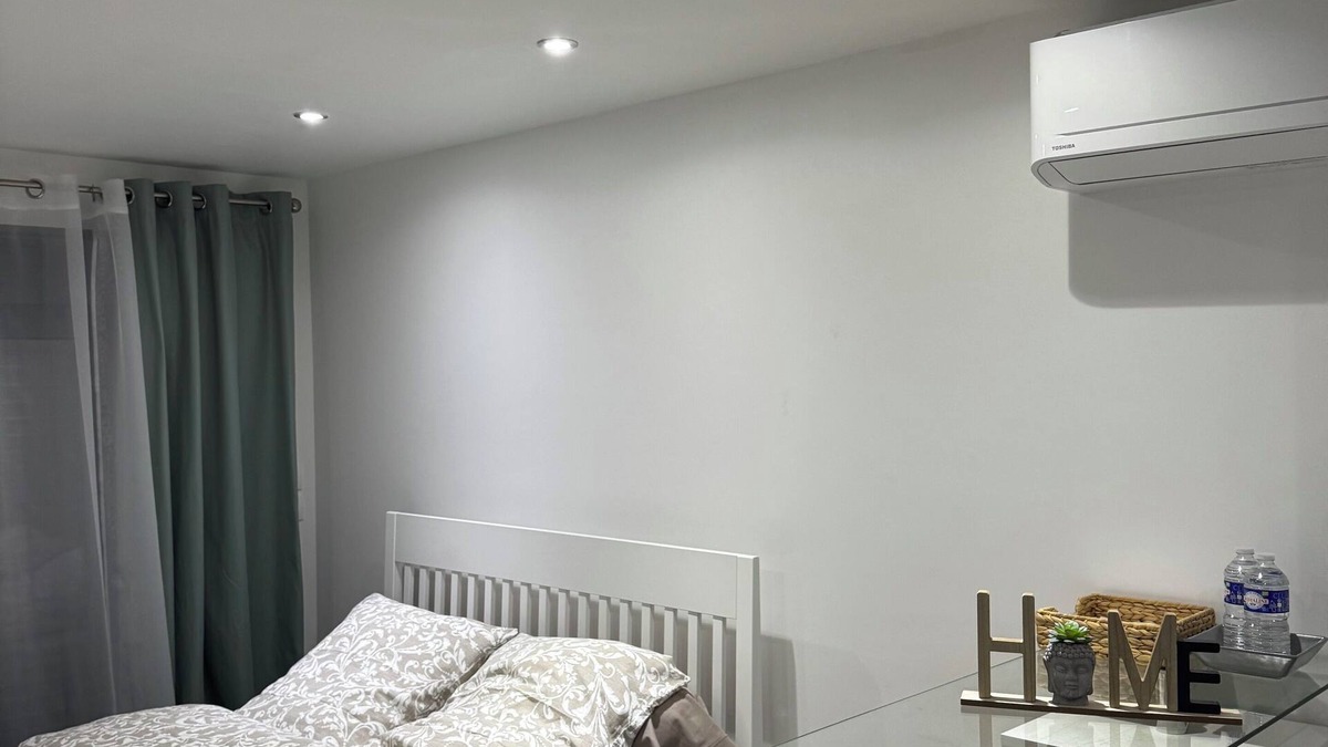 Villeneuve-le-Roi Apartment | Cosy studio near the airport