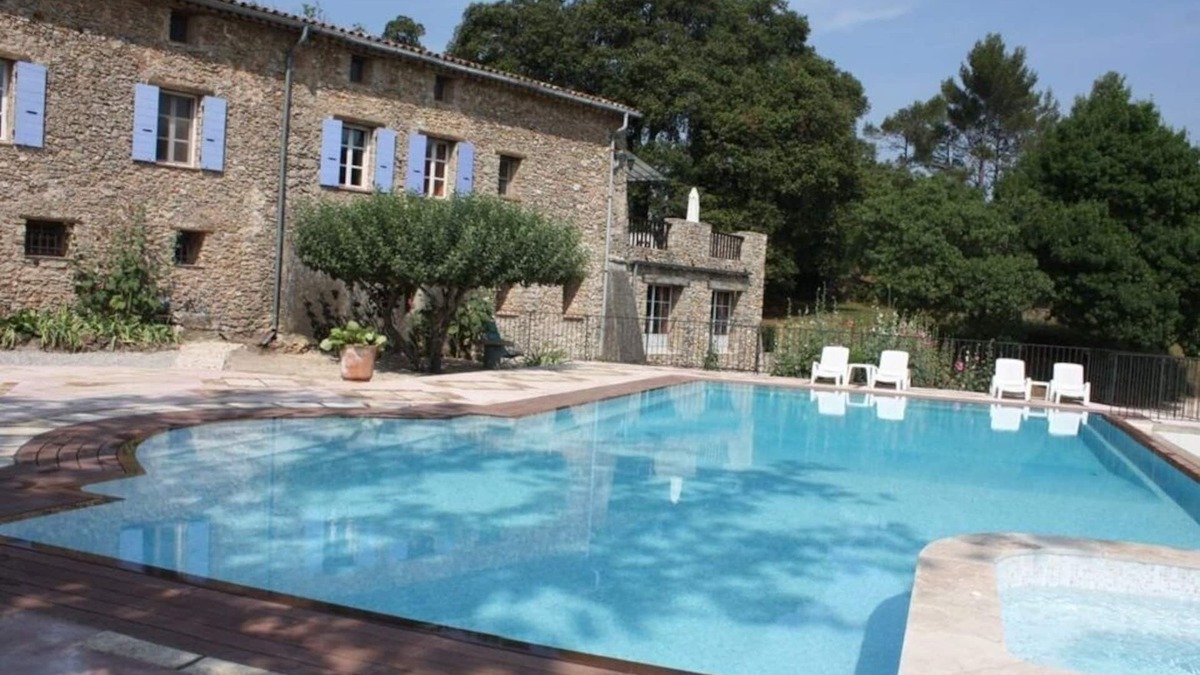 Signes Apartment | Cosy studo 2, detached in charming building, swimming pool in the middle of vineyards