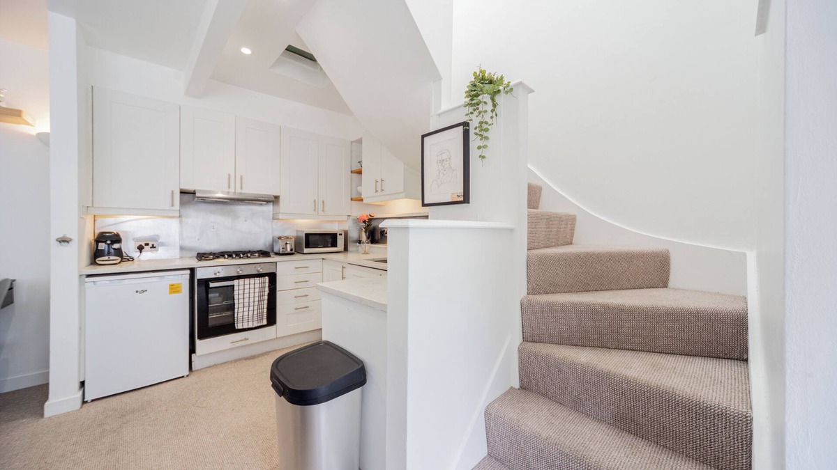 Kensal Green House | Cosy & Stylish 3 Bed House Near Shepherd’ Bush+ Central London | Wi-Fi | Parking