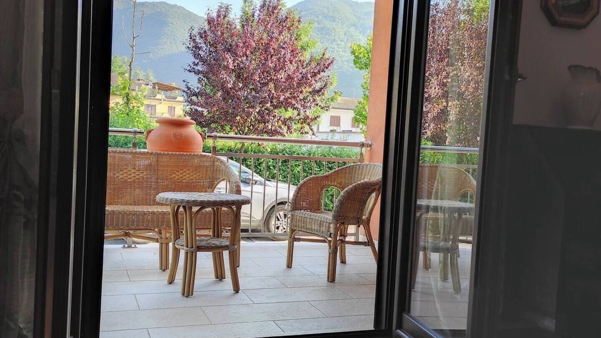 Villa Latina Apartment | Cosy & Tranquil Apartment- sleeps 4-WIFI