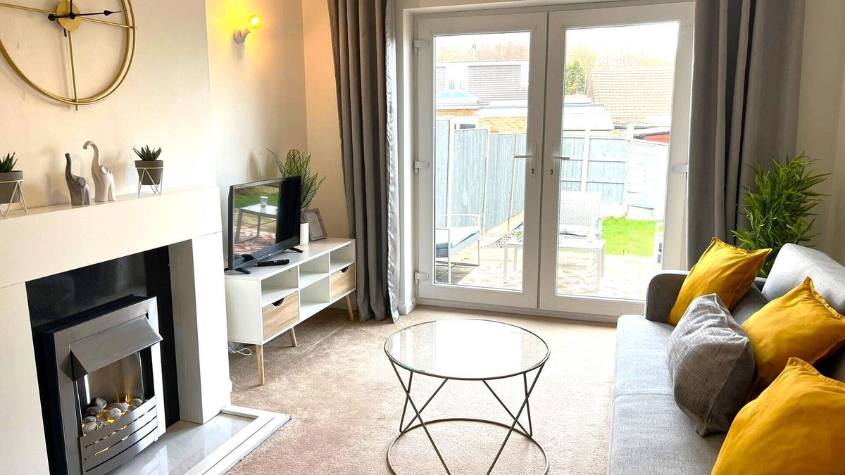 Brentwood House | Cosy two bed bungalow in Hutton/Brentwood - fast London connections
