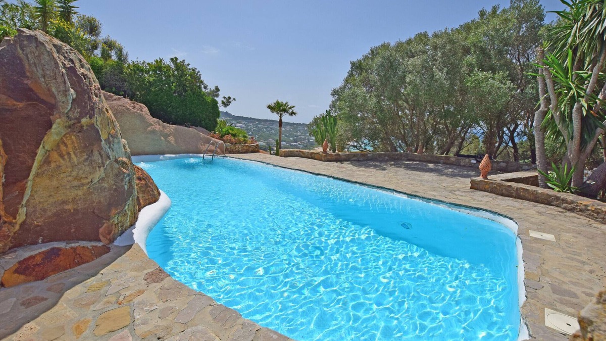 Atlanterra Ski Chalet | Cosy villa with private swimming pool, magnificent views, for 6 PAX