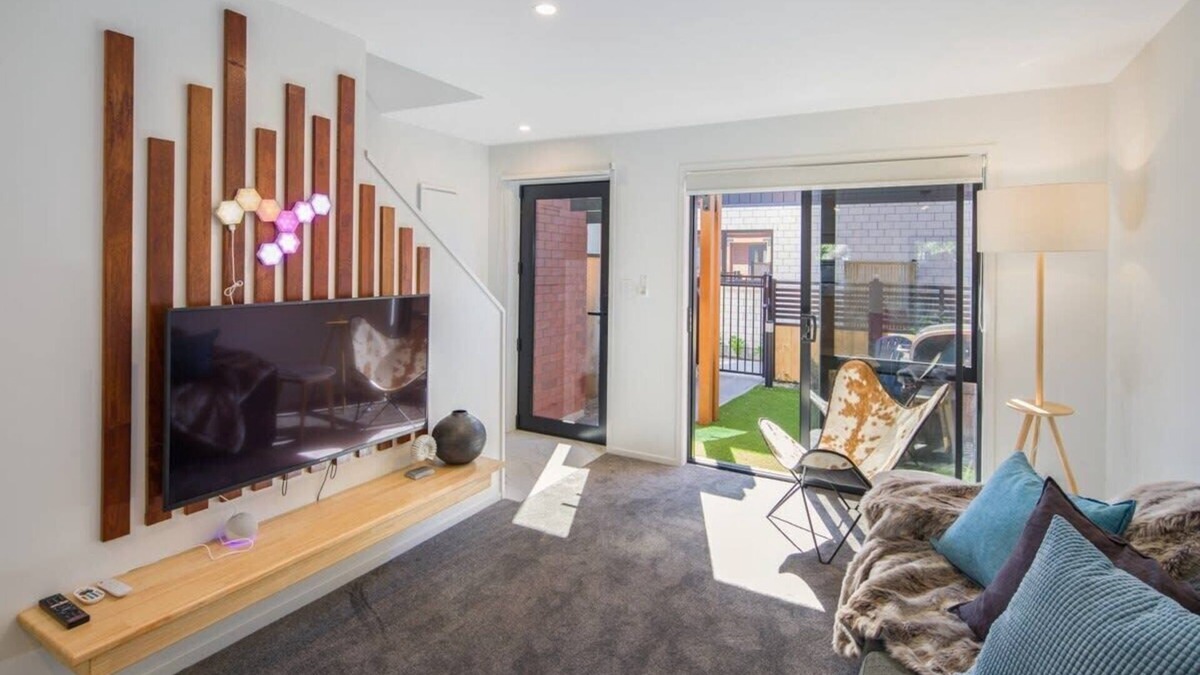 Lower Hutt House | Cosy Wellington Escape | Near Taita Train Station
