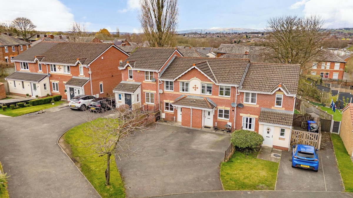 Radcliffe House | Cosy Whitefield House