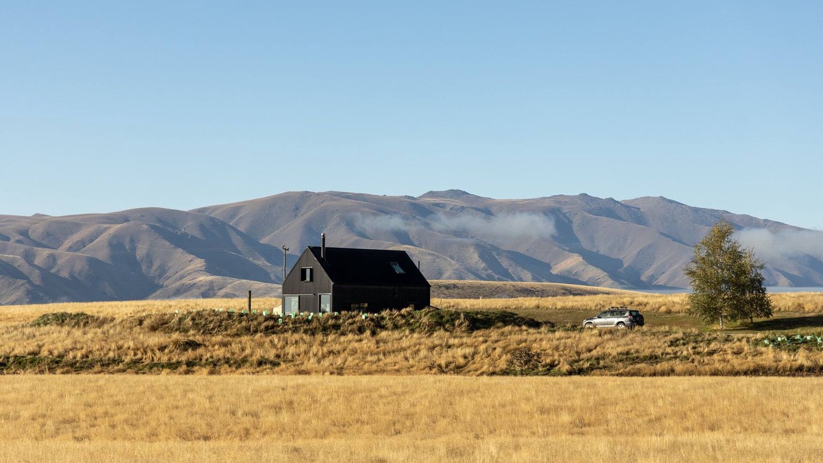 Ben Ohau Cabin | Cosy Wilderness Retreat in the Southern Alps