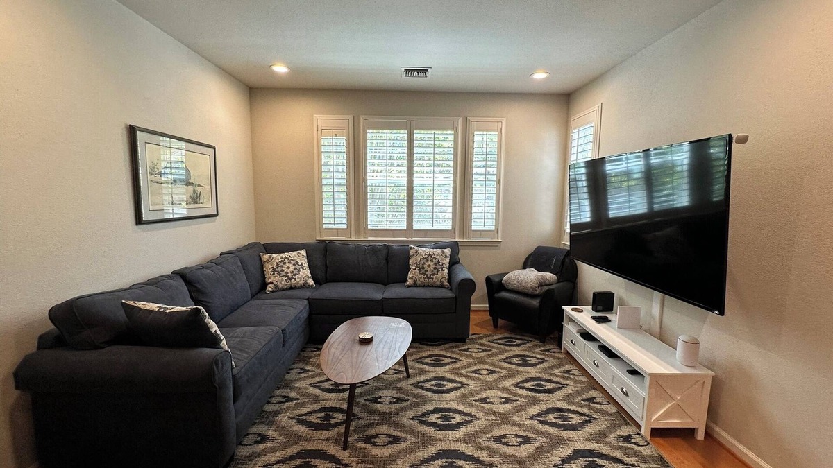 Rohnert Park Condo | Cotati Station condo with Garage and A/C