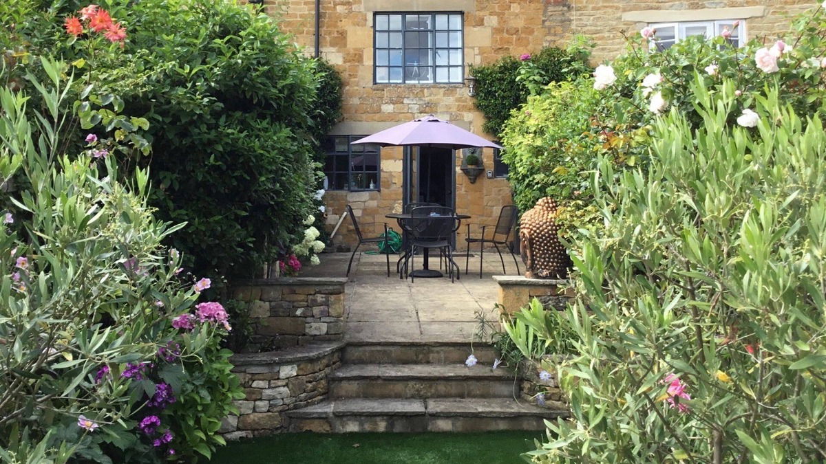 Blockley Cottage | Cotswold stone holiday cottage with a superb garden near Moreton-in-Marsh - Knoll Cottage