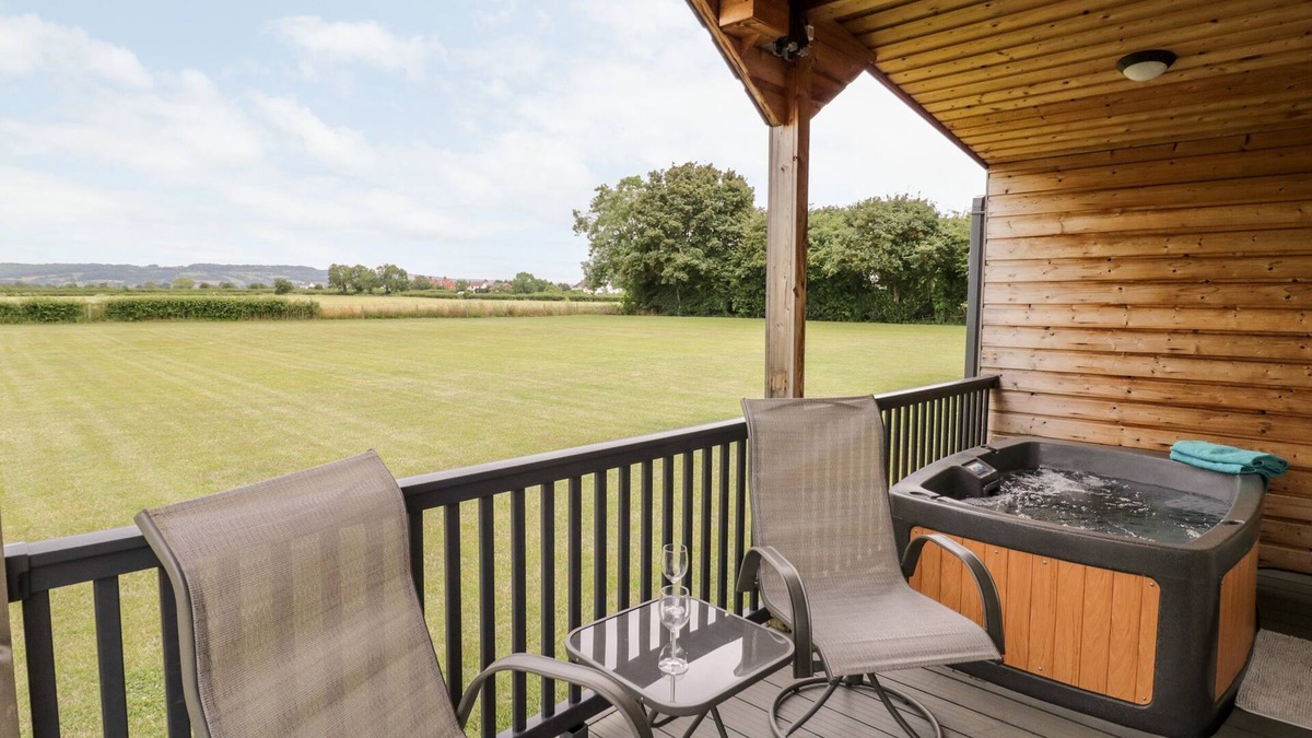 Bretforton Cottage | COTSWOLD VIEW 1, romantic, character holiday cottage in Honeybourne