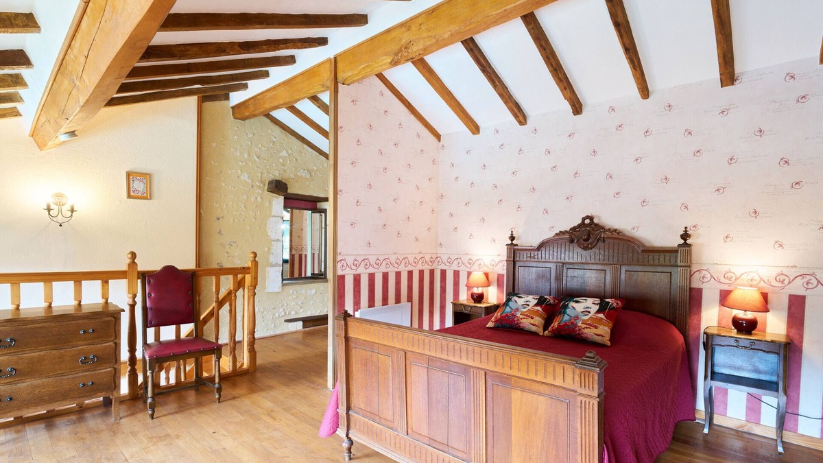 Saint-Sulpice-de-Roumagnac House | Cottage "L'Atelier" with Shared Pool, Private Terrace, and Wi-Fi