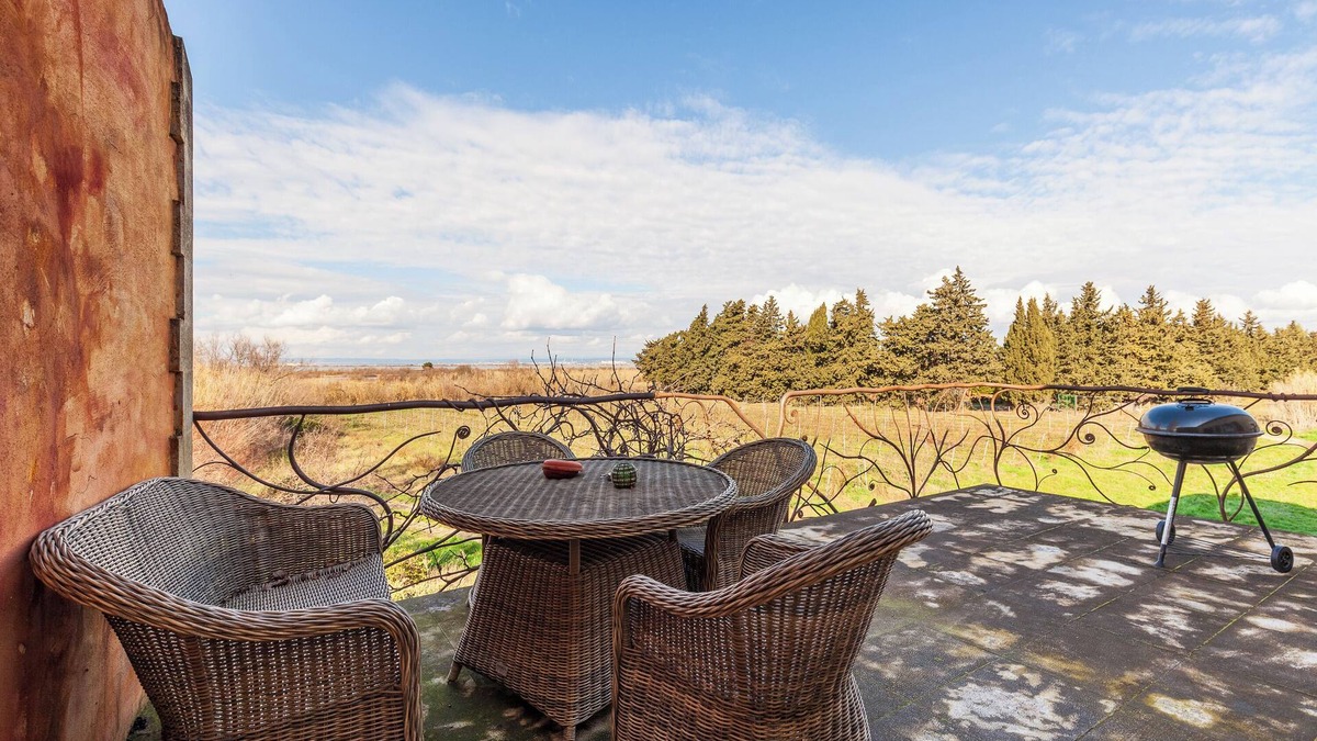 Chateauneuf-les-Martigues House | Cottage 'A Pincu, Rural Et Atypique' with Lake View and Wi-Fi