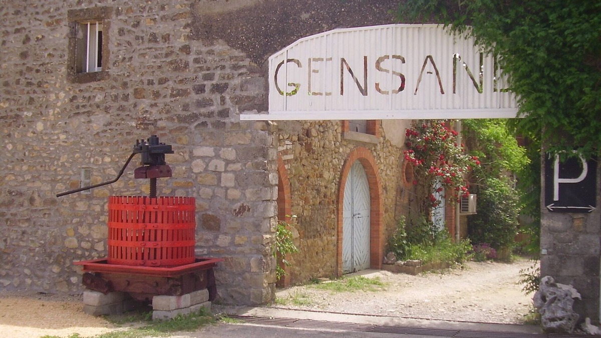 Saint-Hilaire-de-Brethmas Cottage | cottage 8 people 4 bedrooms 3 stars in a farmhouse surrounded by vineyards