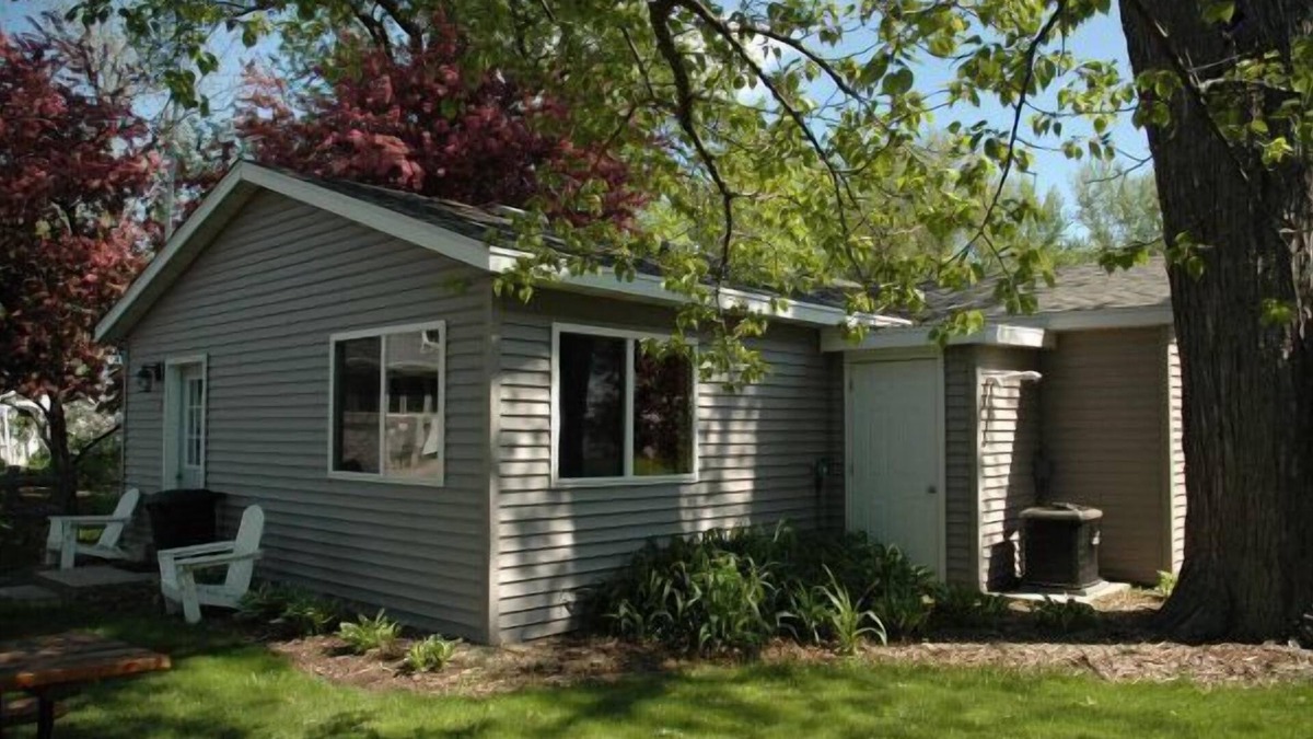 Fox Lake House | Cottage 1 on Beautiful Fox Lake!