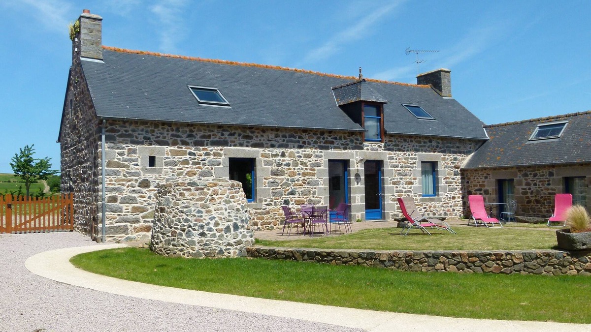 Hillion Cottage | Cottage 12 or 14 seats group (2 ch RMCs in stone farmhouse with garden)
