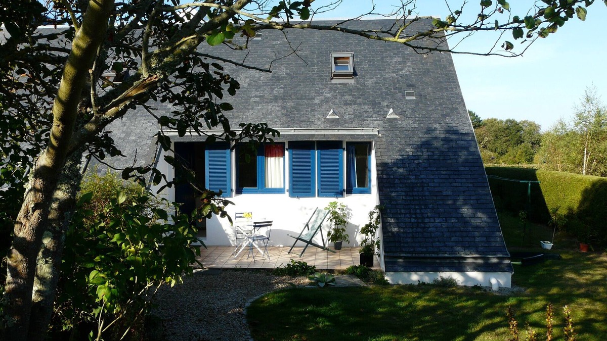 Tregunc House | Cottage 4-5 people on enclosed garden, close to beaches