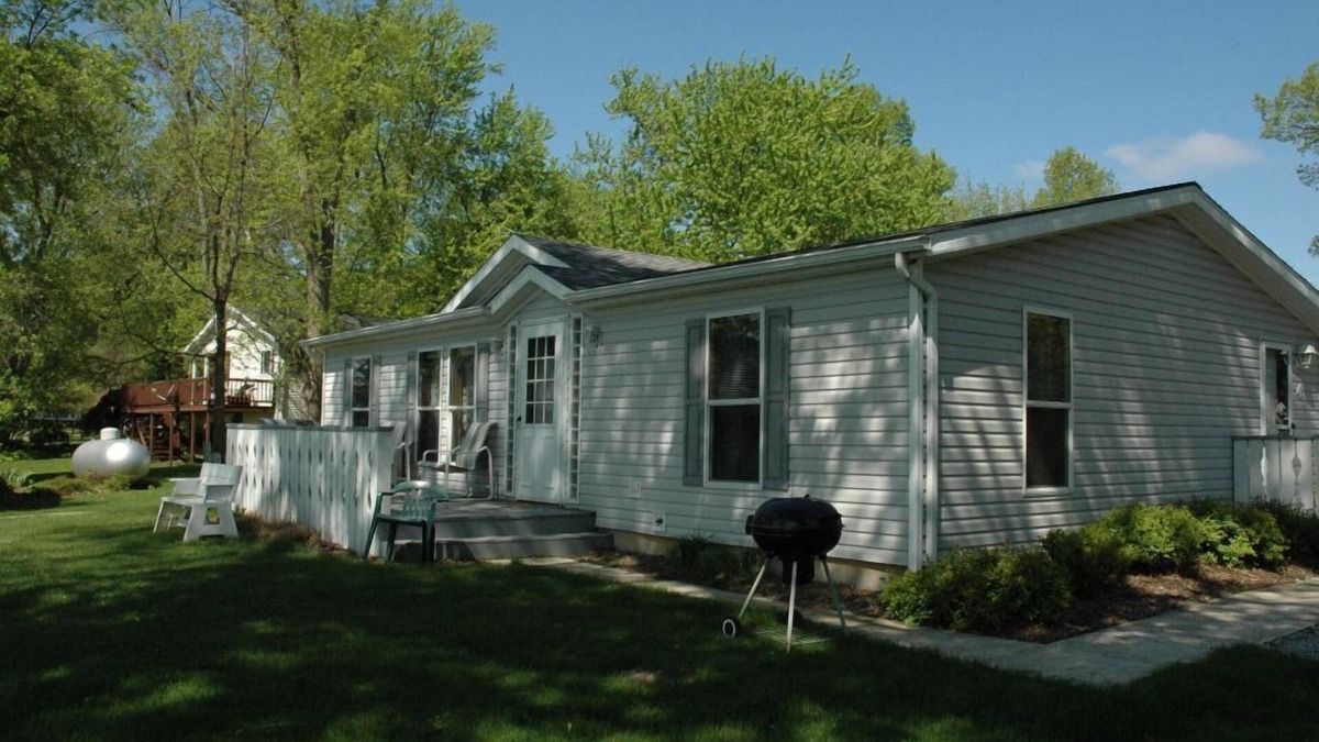 Fox Lake House | Cottage 4 on Beautiful Fox Lake!