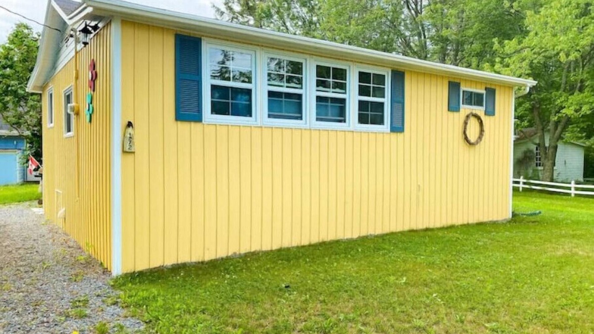 Newport Landing Cottage | Cottage at Evangeline Beach & near Local Wineries