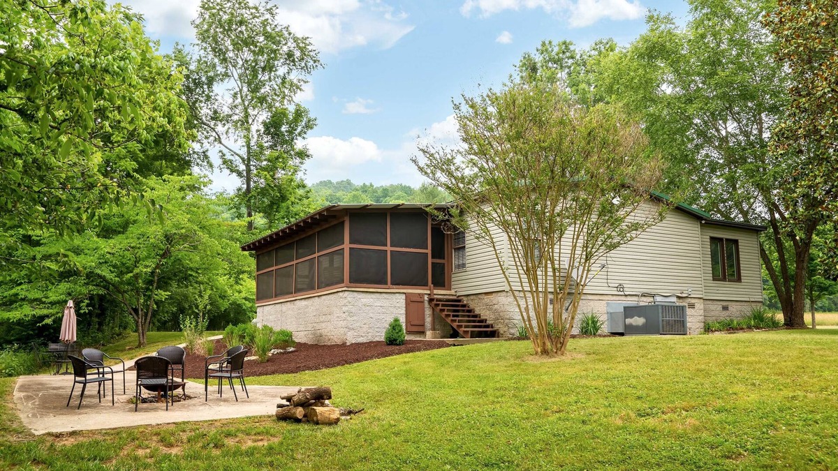 Gallatin House | Cottage at the Creek - 4 Bedrooms