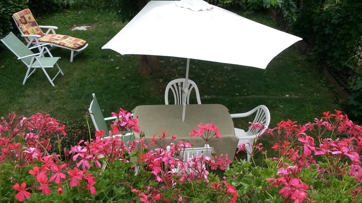 Heudreville-sur-Eure Cottage | Cottage 'Aux Chants Des Oiseaux' with Private Garden and Wi-Fi