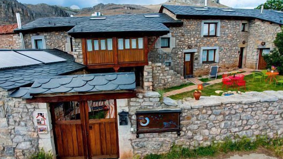 Villafeliz de Babia Cottage | Cottage between Babia and the moon Stars for 4 people