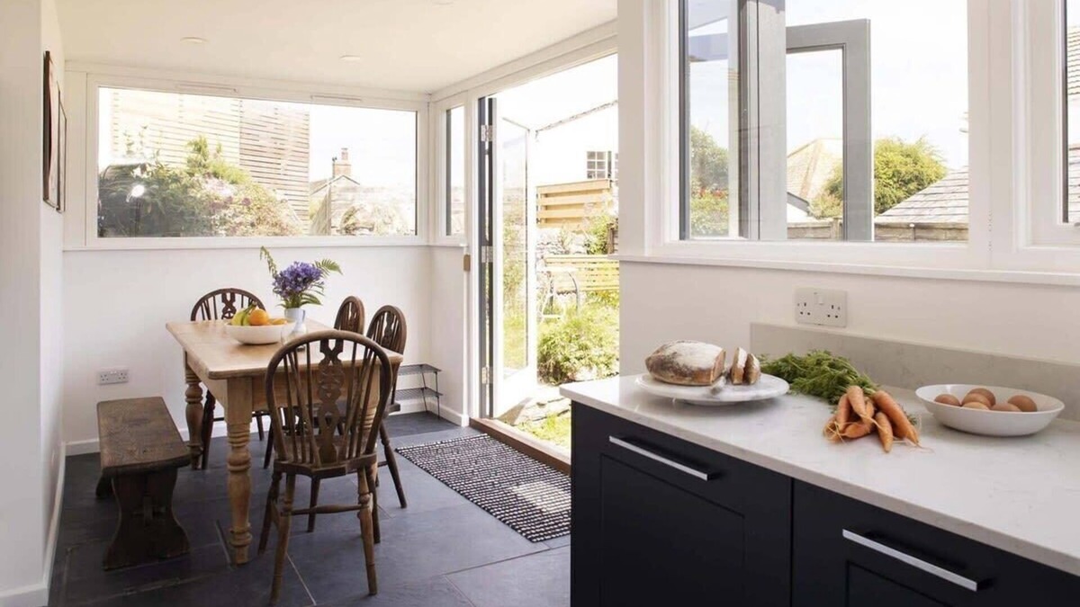 Gorran Haven Cottage | Cottage & Boatshed in Gorran Haven, Private Parking