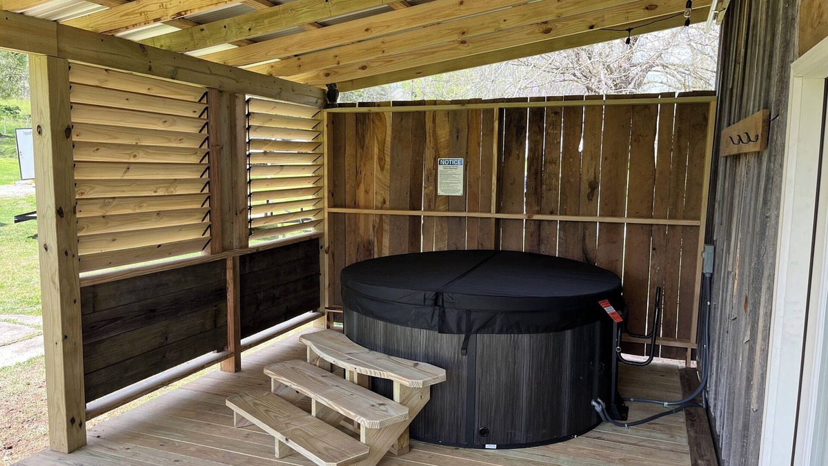 Denver Cottage | Cottage by the Creek-One hour West of Nashville
