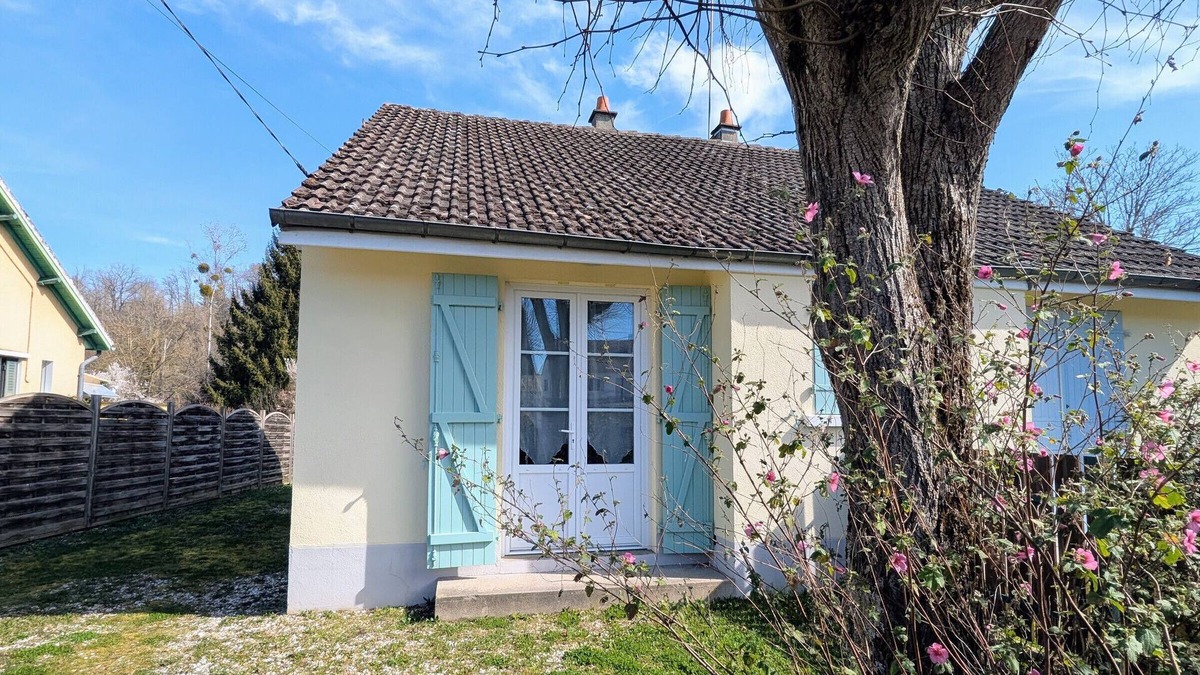 Ceaulmont Cottage | Cottage by the Creuse with private parking in Ceaulmont