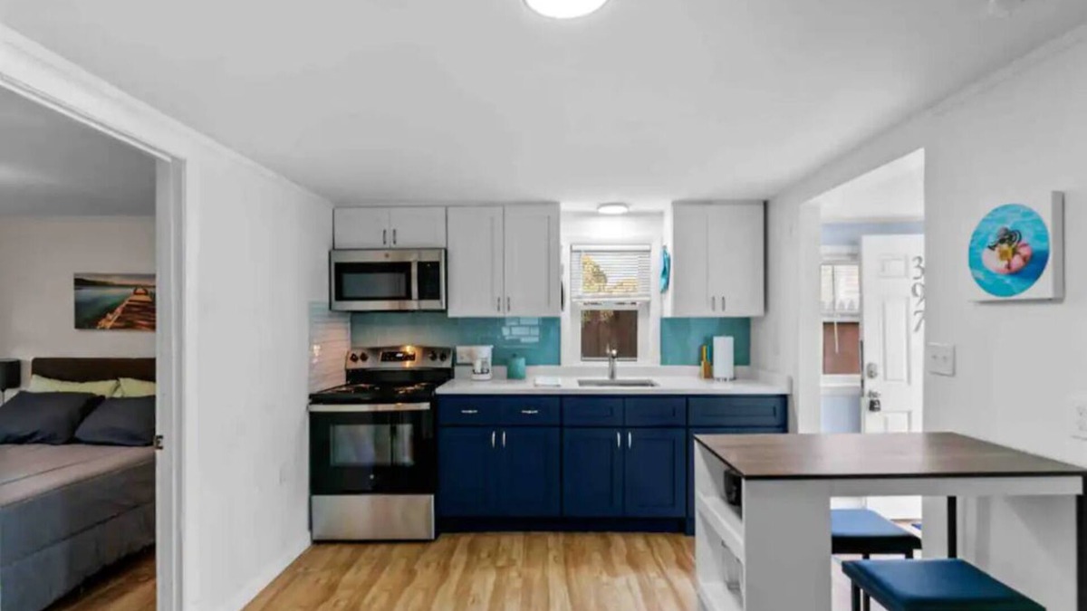 Warwick House | Cottage by the Sea