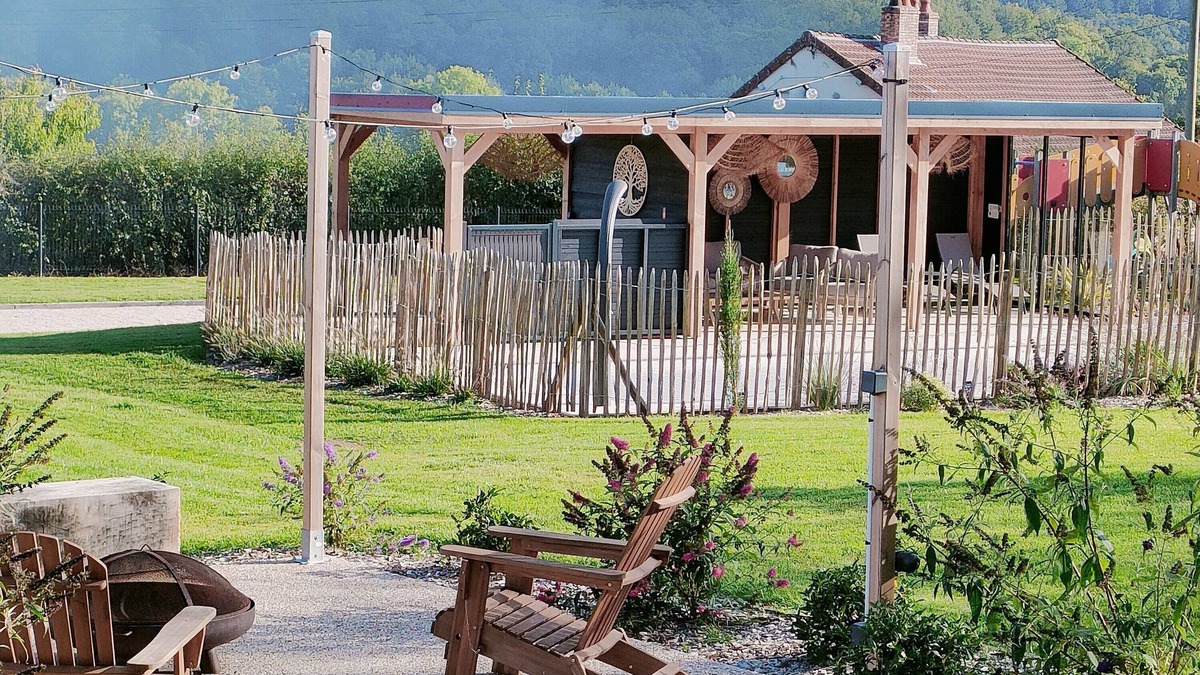 Voudenay Cottage | Cottage 'Chalet, Aux Portes Du Morvan' with Mountain View, Private Pool and Wi-Fi