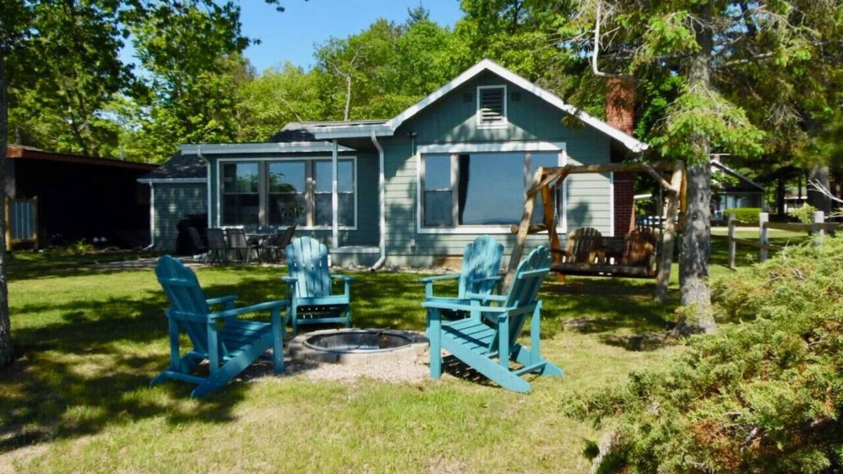 East Tawas House | Cottage Charm - East Tawas