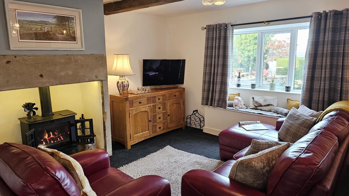 Mirfield Cottage | Cottage, close to all major routes to Yorks,Lancs.