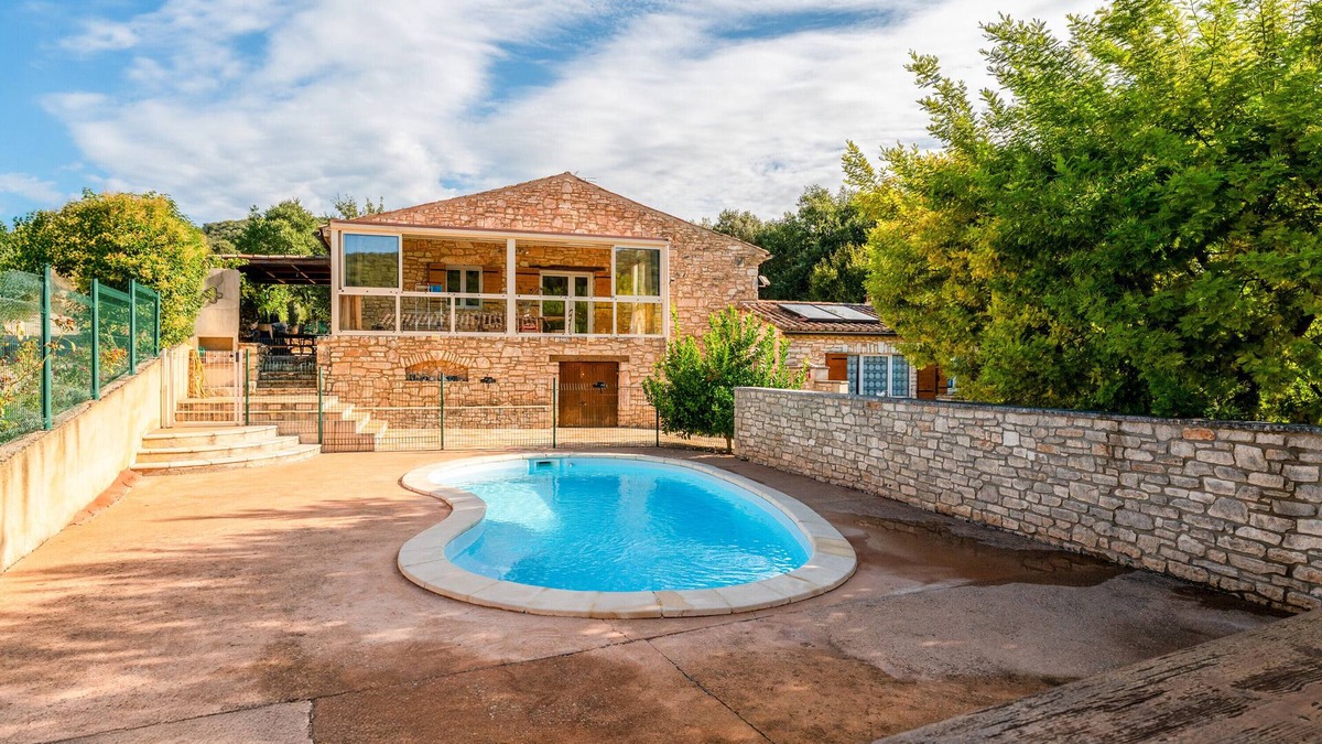 Laval-Saint-Roman House | Cottage 'De Vacances' with Shared Pool, Wi-Fi and Air Conditioning