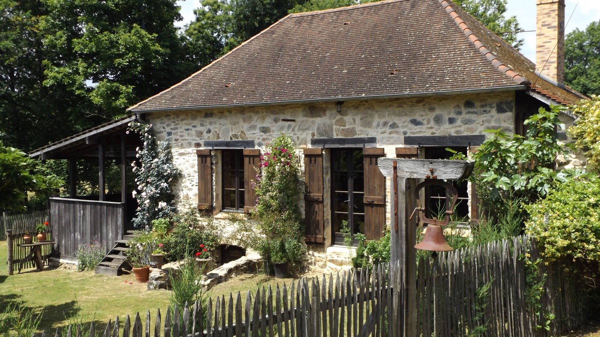 Chateau-Chervix Cottage | Cottage Dordogne/Limousin. Sleeps up to 4 people. Set in beautiful countryside.