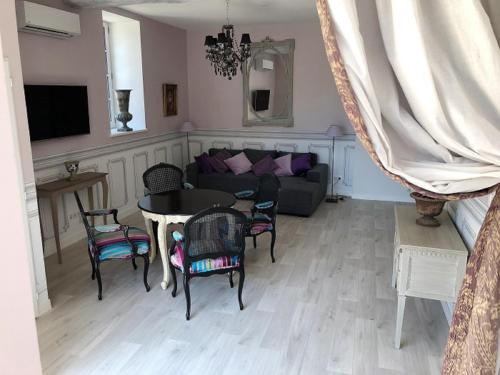 Azay-le-Rideau House | Cottage du chateau for 4 people 90 M- 2 bedrooms 2 bathrooms pool
