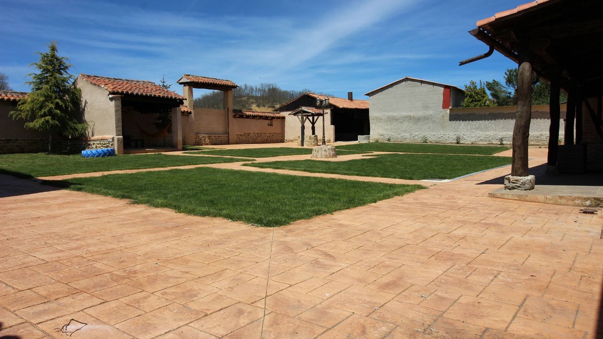 Villosilla de la Vega House | Cottage for large groups with a large patio and barbecue