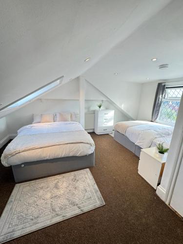 Leyton Apartment | Cottage Flat 2BD Leyton Near Central Line - Sleeps 10
